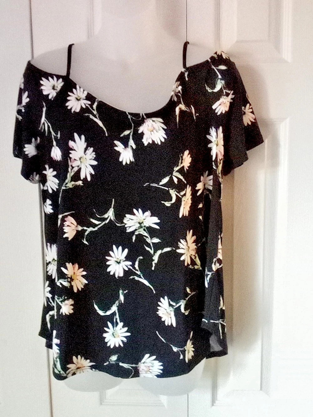 Kaileigh Floral Blouse in Black & White Size Large